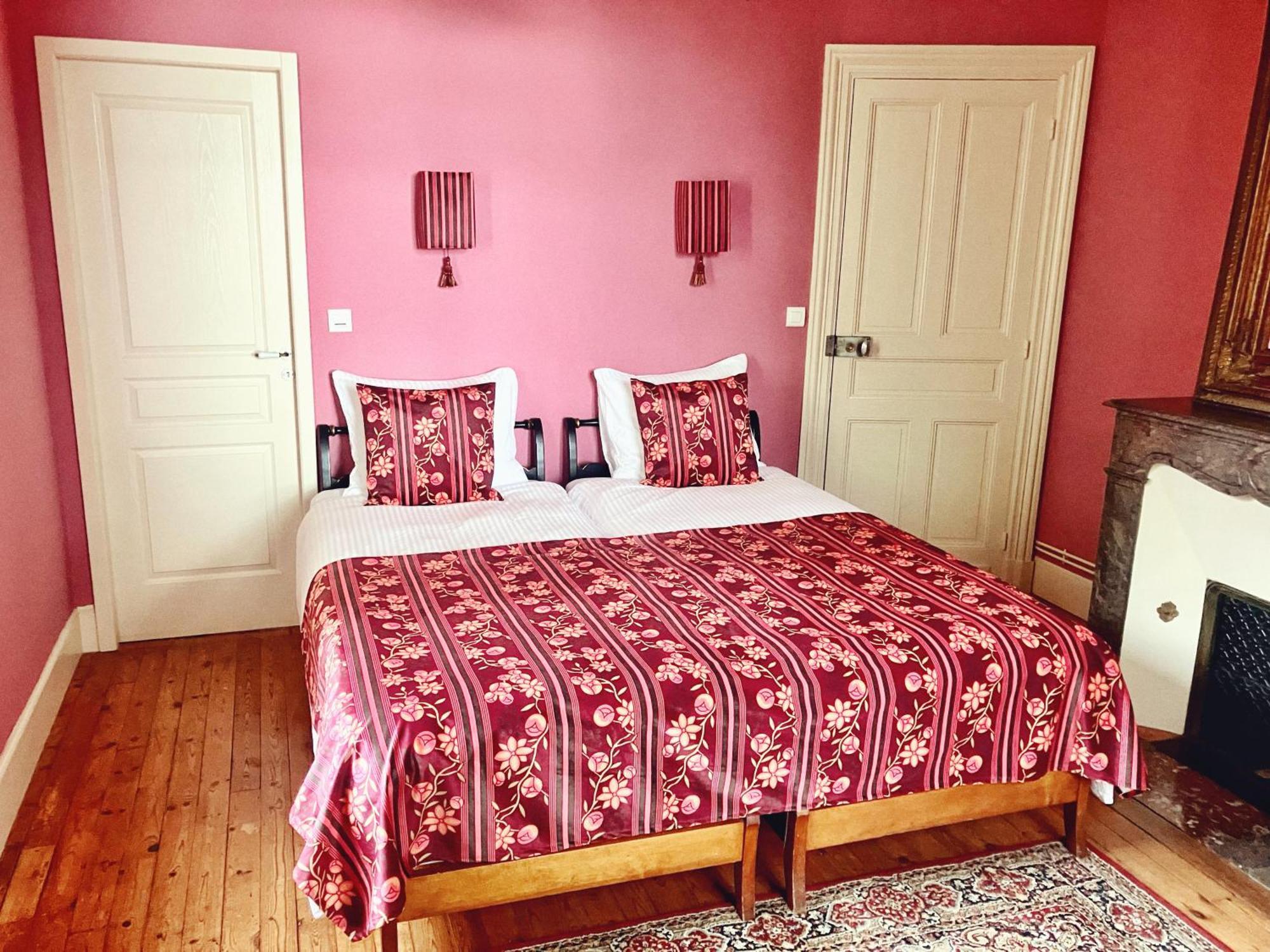 Petit Chateau Le Piot Bed & Breakfast Fleurance Exterior photo